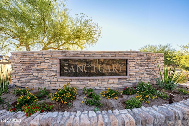 view of community / neighborhood sign