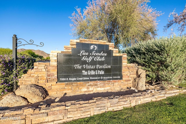 view of community / neighborhood sign
