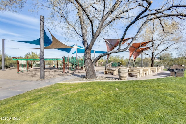 11875 W Lone Tree Trl, Peoria, AZ 85383 - view of community with a lawn