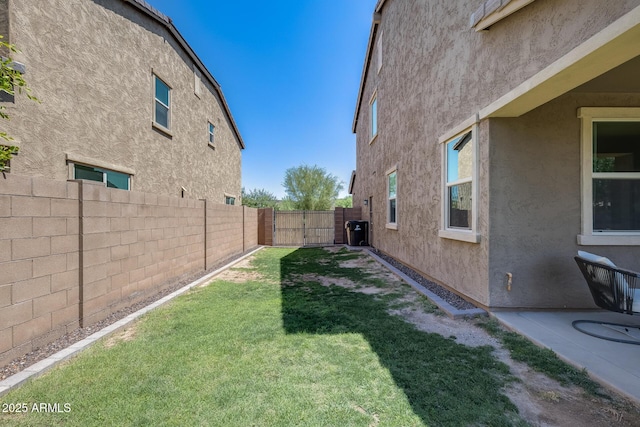 11875 W Lone Tree Trl, Peoria, AZ 85383 - view of yard with a gate