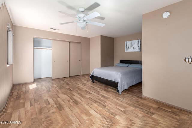 1631 E Carla Vista Dr, Chandler, AZ 85225 - bedroom featuring visible vents, light wood-type flooring, a closet, and a ceiling fan