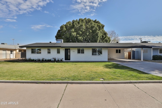 ranch-style house featuring a front yard