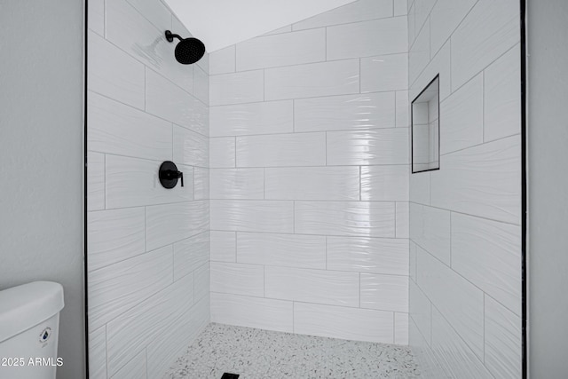 1804 E Pueblo Ave, Phoenix, AZ 85040 - full bath featuring tiled shower and toilet