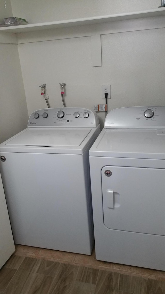 laundry room featuring washer and clothes dryer