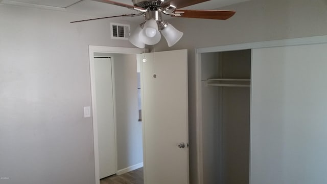 unfurnished bedroom featuring a closet and a ceiling fan