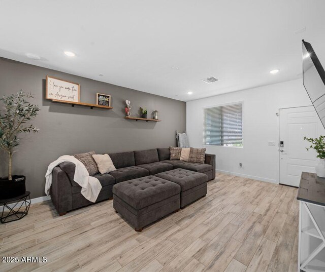 living area with recessed lighting, baseboards, light wood finished floors, and visible vents
