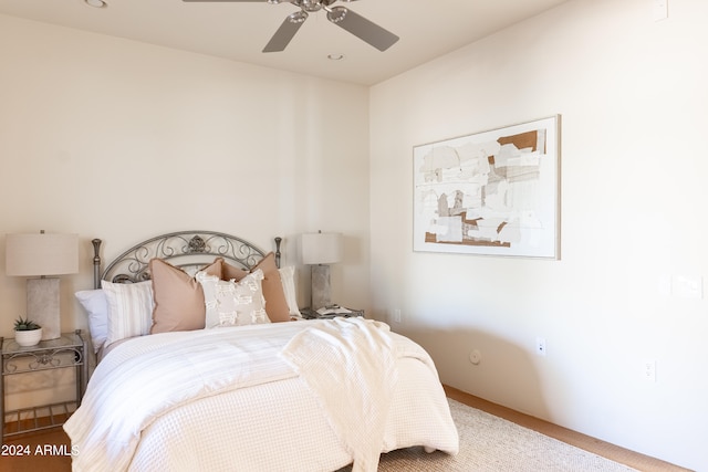 bedroom with ceiling fan