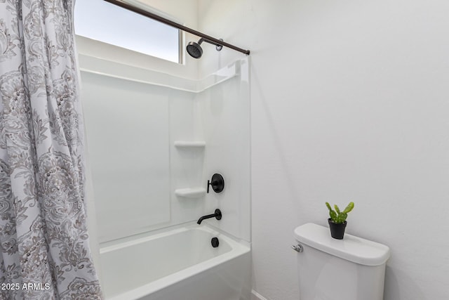 bathroom featuring toilet and shower / tub combo