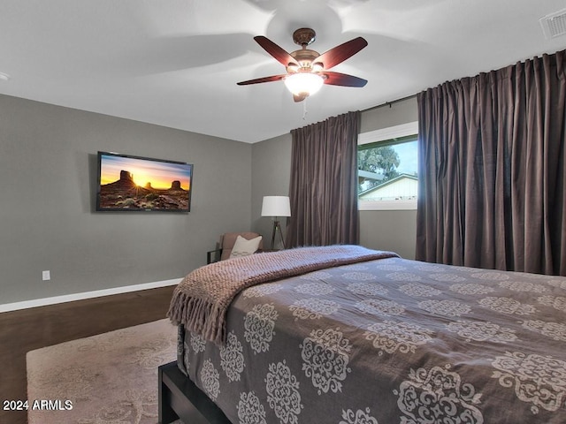 bedroom featuring ceiling fan