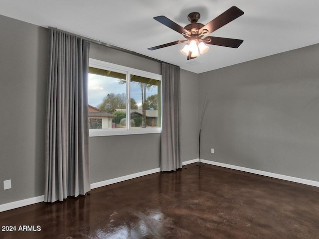 empty room featuring ceiling fan