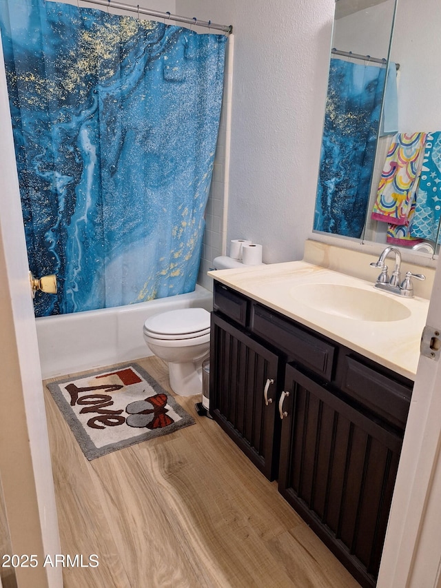 421 S 113th Way, Mesa, AZ 85208 - bathroom featuring toilet, shower / bath combo with shower curtain, vanity, a textured wall, and wood finished floors