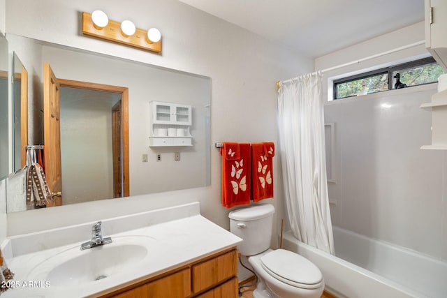 2288 Richenbacher Cir, Overgaard, AZ 85933 - bathroom featuring toilet, vanity, and shower / bath combo