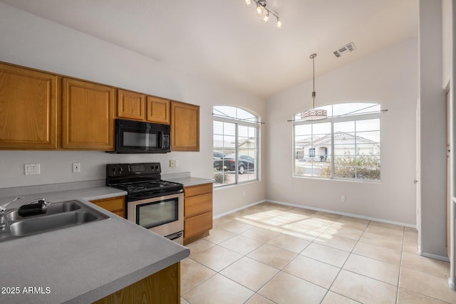 kitchen featuring visible vents, black microwave, vaulted ceiling, electric stove, and a sink