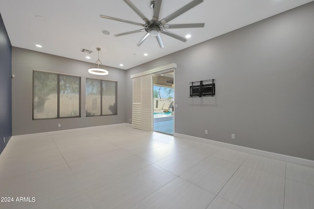 empty room featuring light tile patterned flooring and ceiling fan