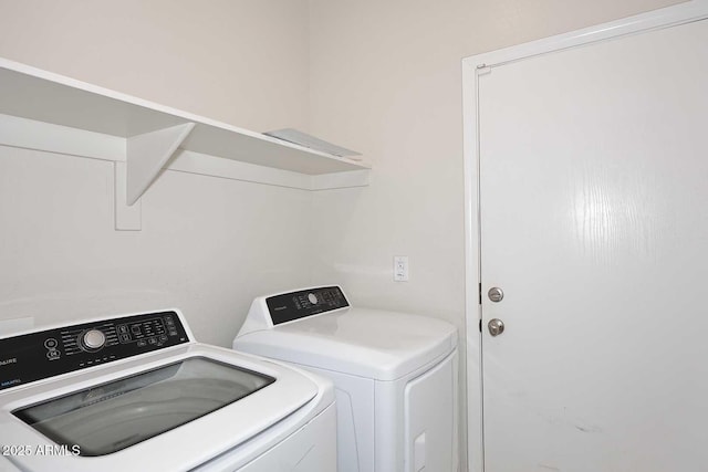 29932 N Paloverde Dr, Florence, AZ 85132 - laundry room featuring washer and dryer