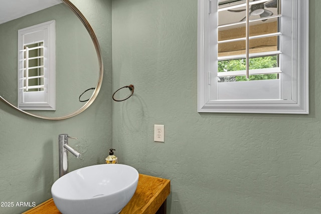 1316 S Minneola Ln, Gilbert, AZ 85296 - bathroom featuring a sink and a textured wall