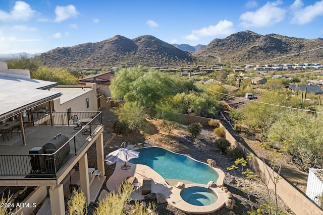 bird's eye view featuring a mountain view