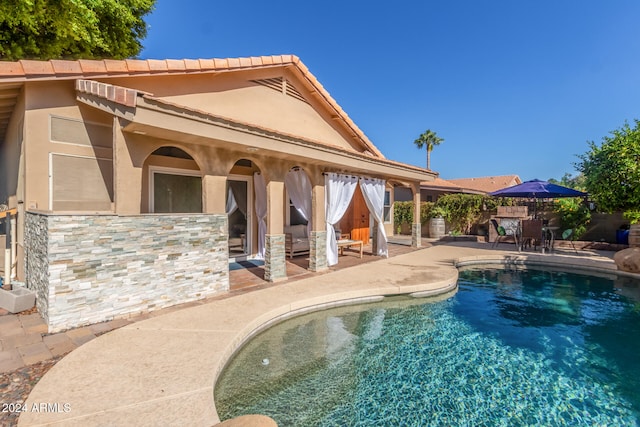 view of swimming pool featuring a patio area