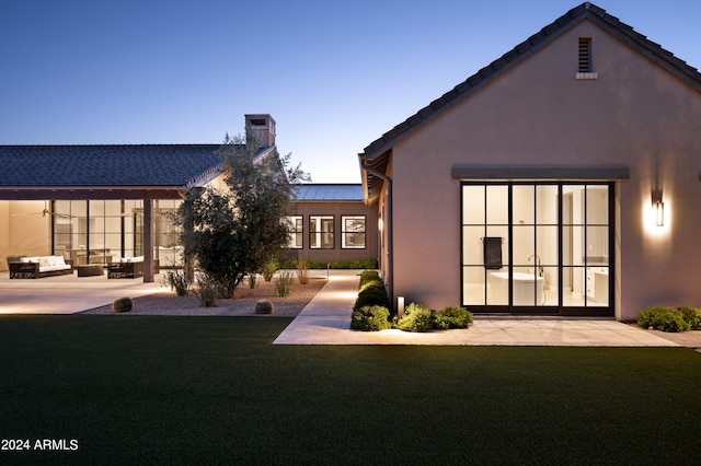 view of yard with a patio