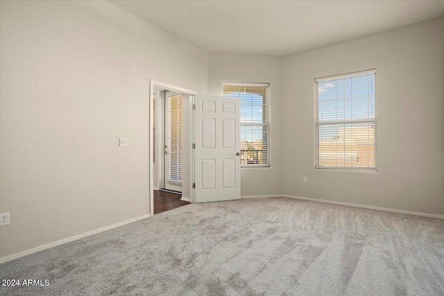 empty room featuring a wealth of natural light and carpet floors