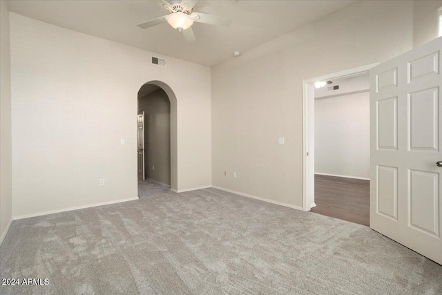 unfurnished room featuring light carpet and ceiling fan