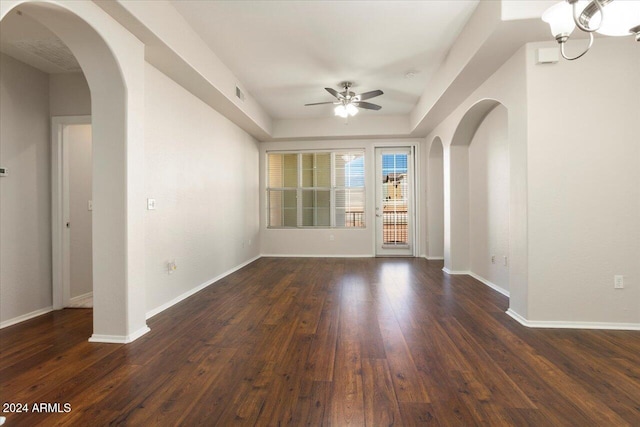 empty room with dark wood-type flooring and ceiling fan