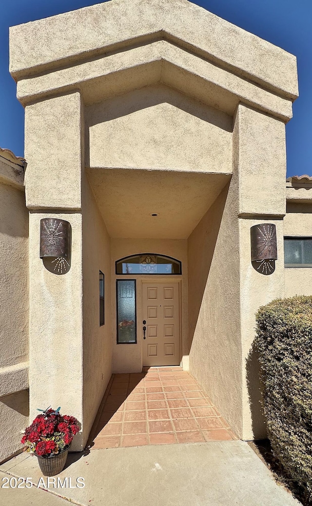 property entrance featuring stucco siding