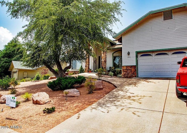 view of front facade featuring a garage