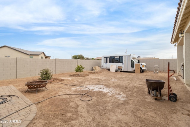 view of yard featuring a fire pit