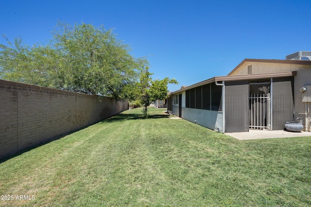10018 N 97th Dr Unit A, Peoria, AZ 85345 - view of yard with a sunroom