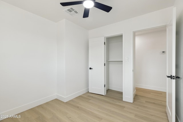 unfurnished bedroom featuring light wood-type flooring, baseboards, visible vents, and ceiling fan