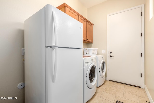 washroom featuring washing machine and clothes dryer