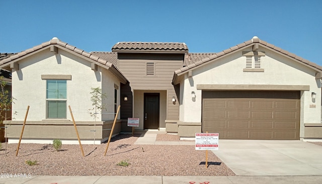 view of front facade with a garage