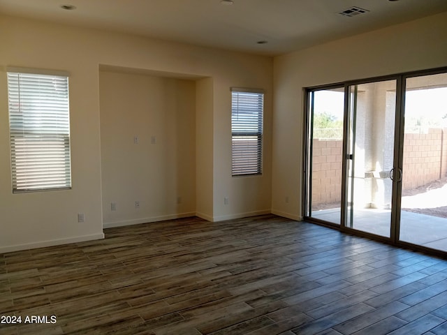 spare room featuring dark wood-type flooring