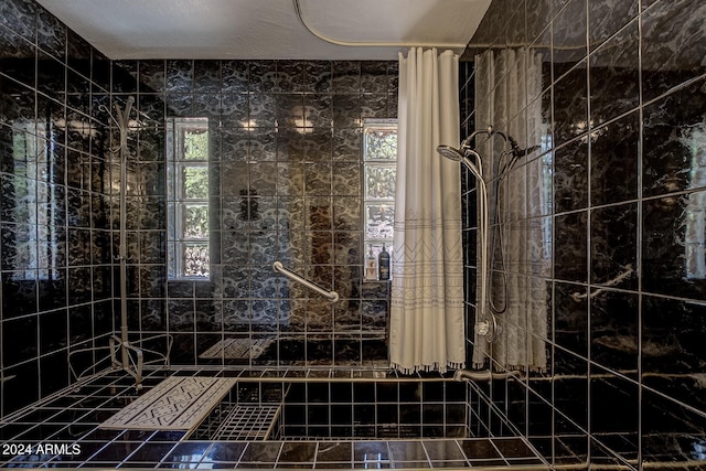 bathroom featuring tiled shower