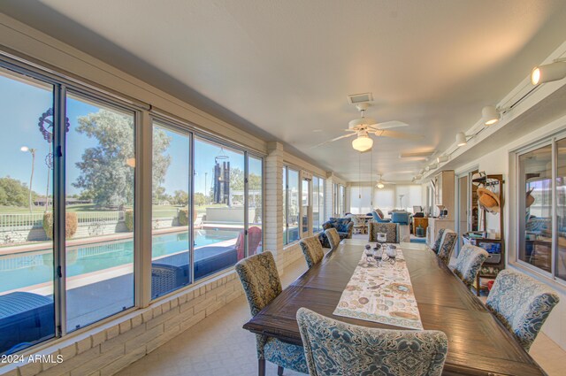 sunroom with ceiling fan