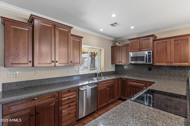 kitchen with sink, dark wood-type flooring, stainless steel appliances, tasteful backsplash, and ornamental molding