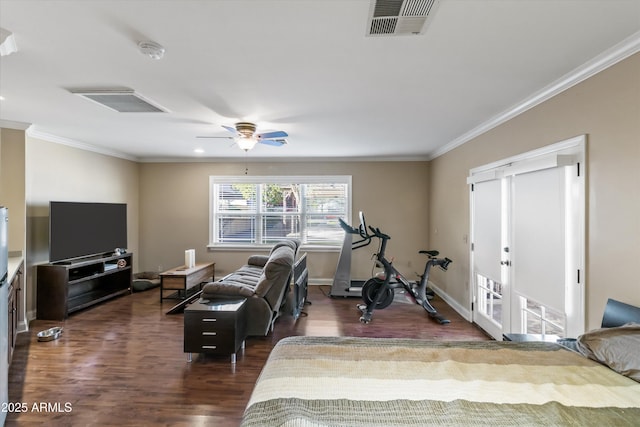 exercise room featuring dark wood-type flooring, ornamental molding, and ceiling fan