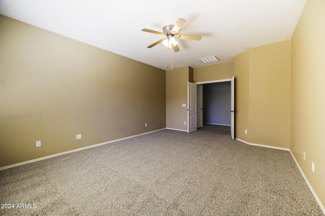 carpeted empty room featuring ceiling fan