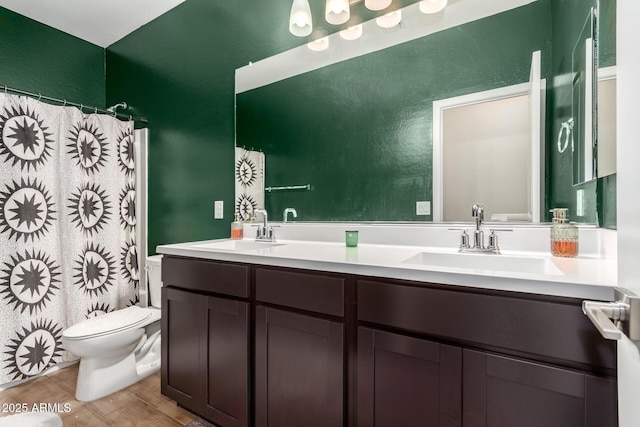 full bath featuring double vanity, toilet, a shower with curtain, and a sink