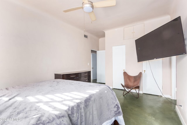 bedroom featuring ceiling fan