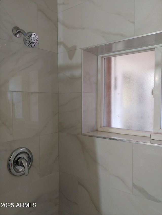 bathroom featuring tiled shower