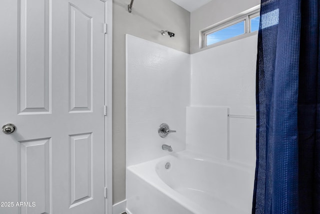 bathroom with shower / tub combo with curtain