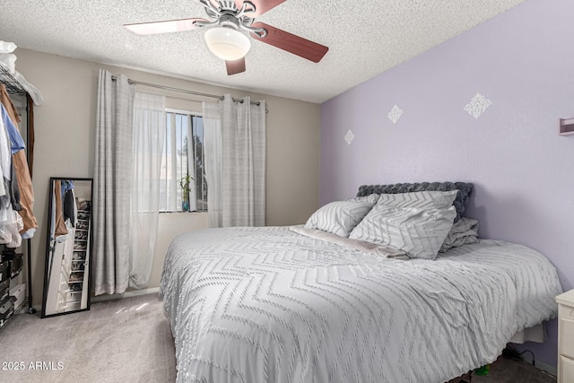 bedroom featuring carpet floors, a textured ceiling, and ceiling fan