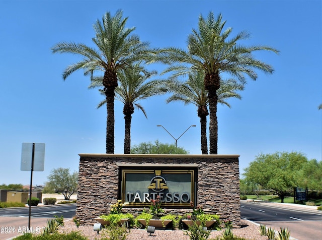 view of community / neighborhood sign