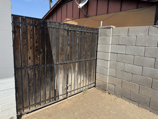 11221 N 91st Dr, Peoria, AZ 85345 - view of gate