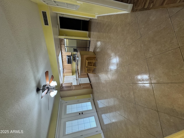 11221 N 91st Dr, Peoria, AZ 85345 - kitchen featuring a textured wall