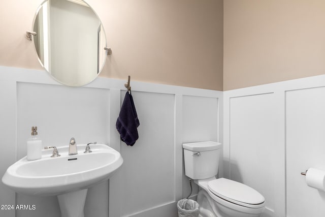 bathroom featuring sink and toilet