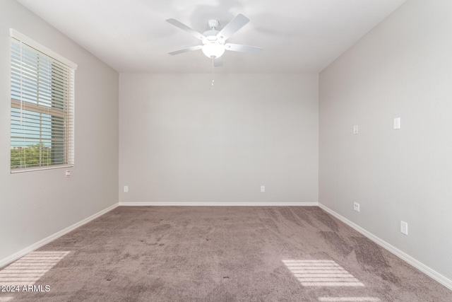 carpeted empty room featuring ceiling fan