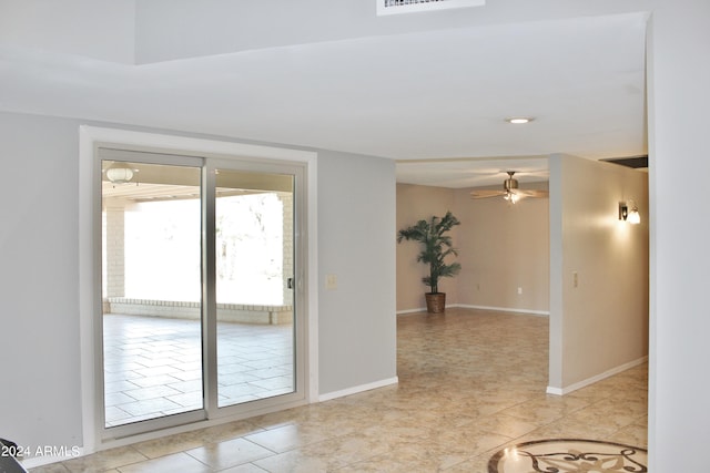 empty room featuring ceiling fan